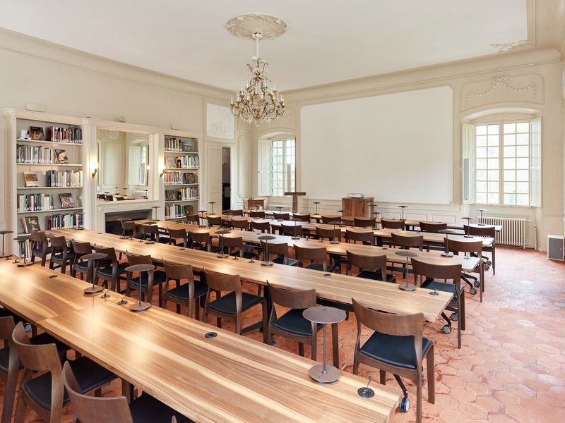 Hauteville, du château au campus, histoire d'une reconversion – Auditoire dans l'ancienne salle de billard – Luca Delachaux, atelier delachaux photographie / Pepperdine University